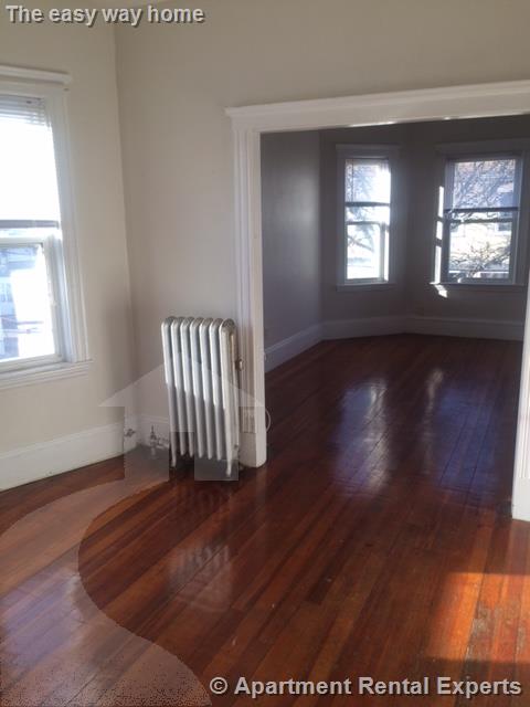 104 Conwell Ave, Tufts