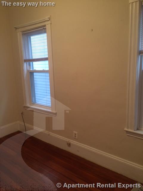 104 Conwell Ave, Tufts