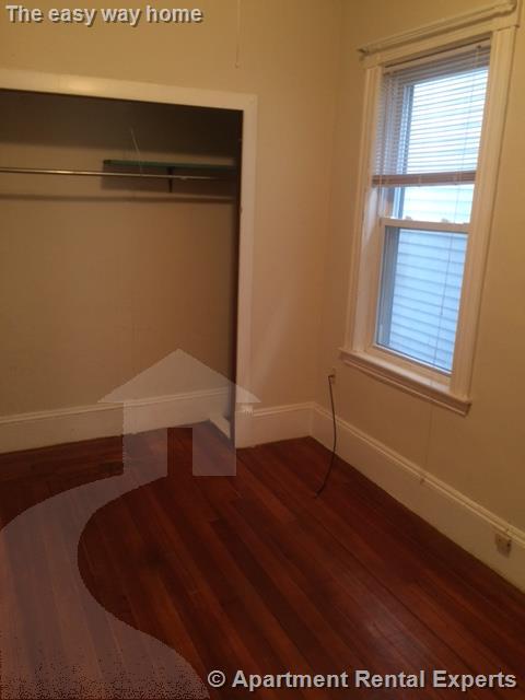 104 Conwell Ave, Tufts