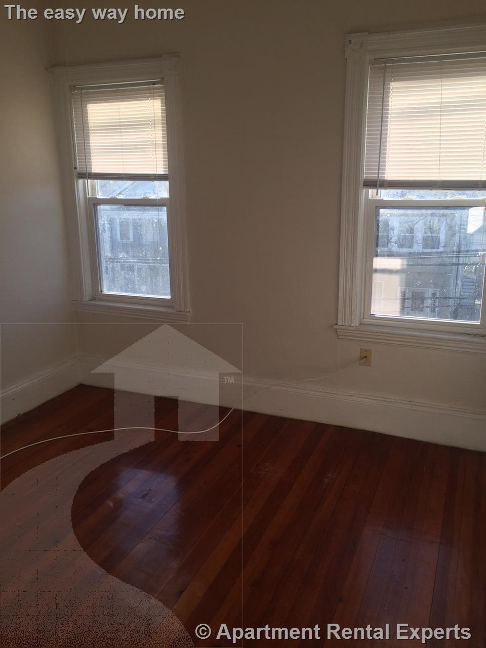 104 Conwell Ave, Tufts