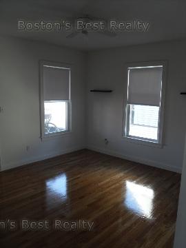 6 bed, 2 bath apartment for rent at 15 Ashford St Unit 2, Allston — photo 6 of 7