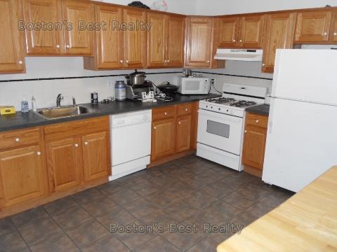 6 bed, 2 bath apartment for rent at 15 Ashford St Unit 2, Allston — photo 5 of 7