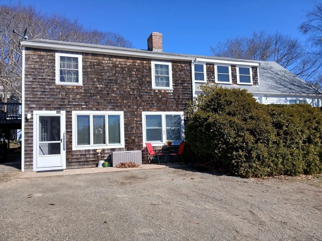 80 Thatcher Rd, Long Beach