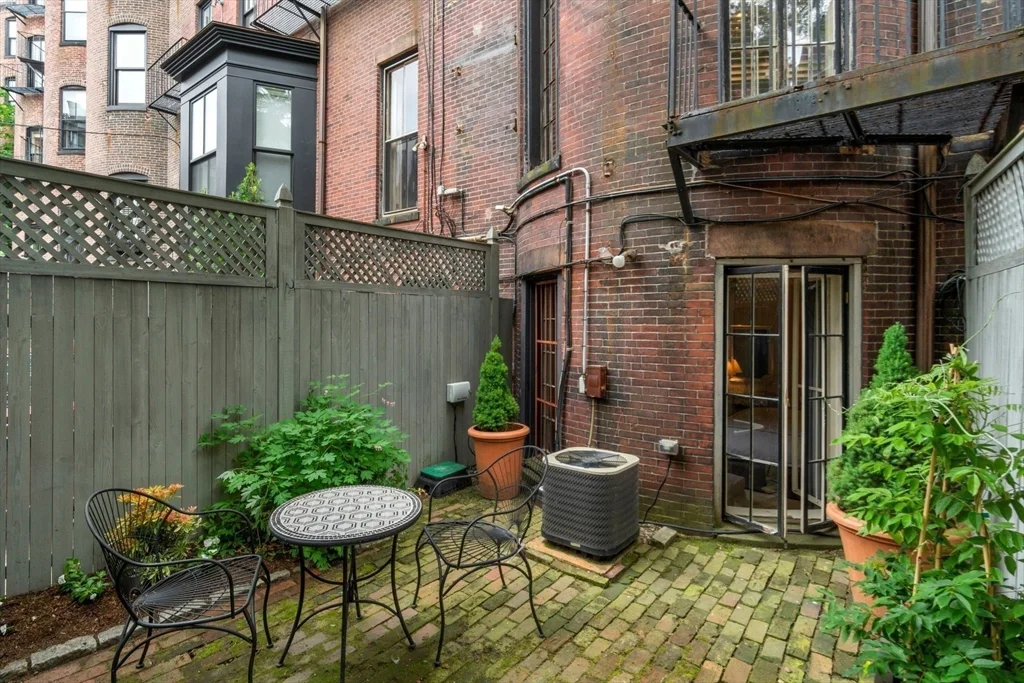 319 Marlborough St, Back Bay