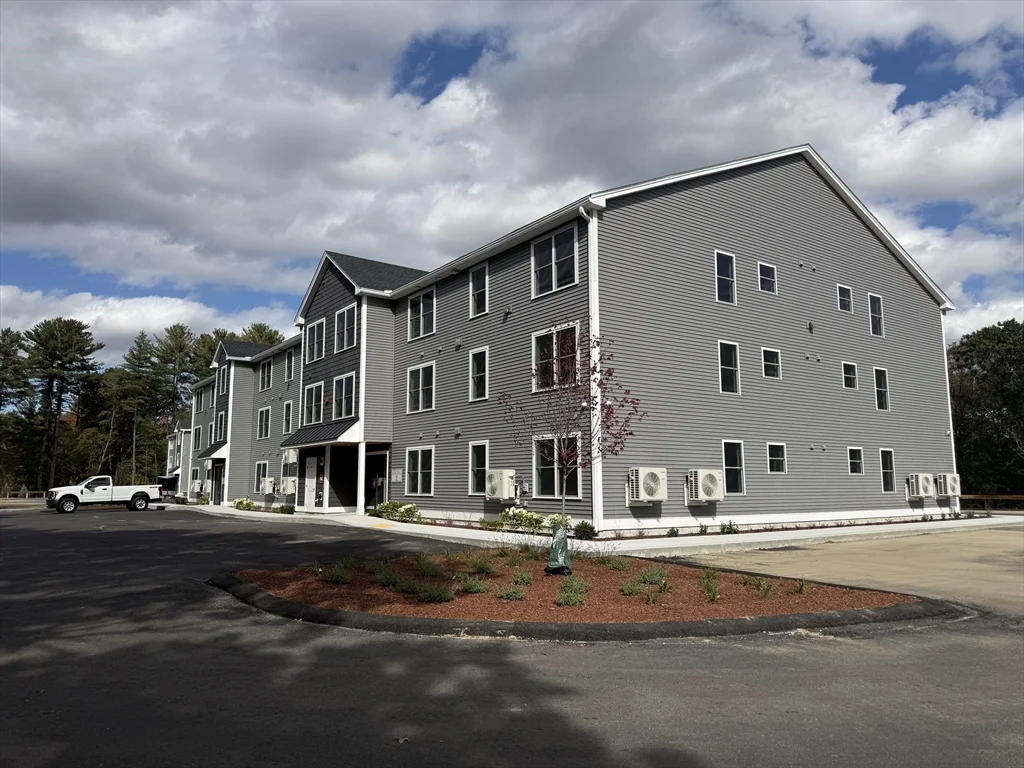 251 Sladen St, Dracut