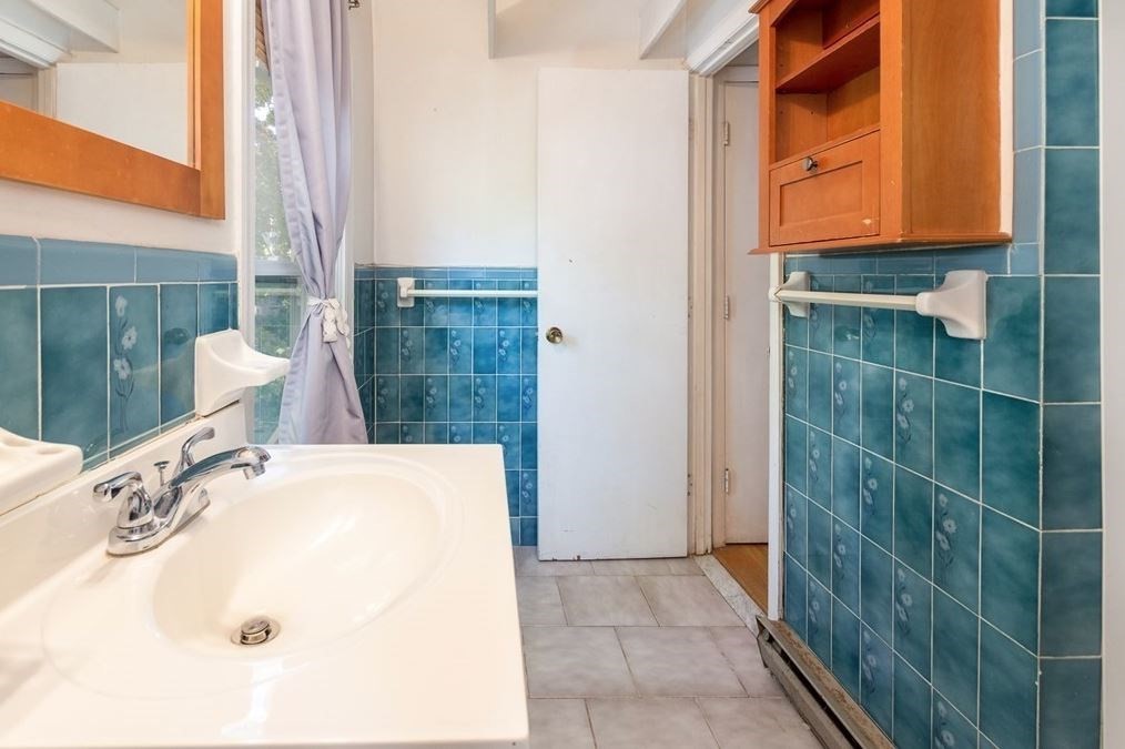 40 Montfern Ave, Oak Square