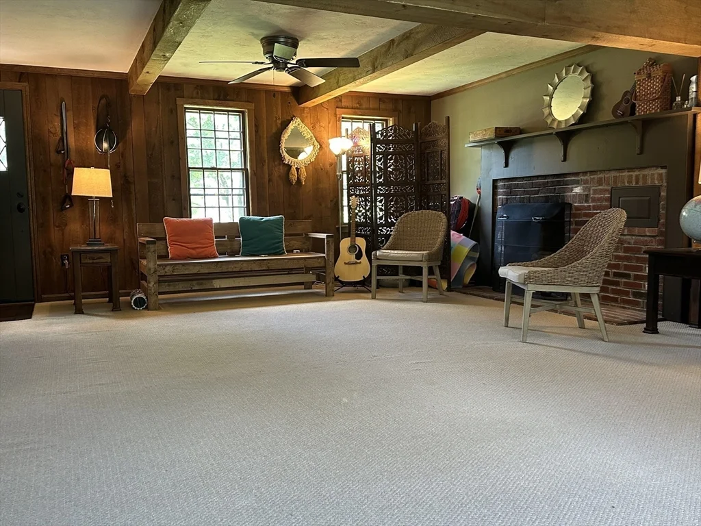 4 Chestnut St, Hopkinton