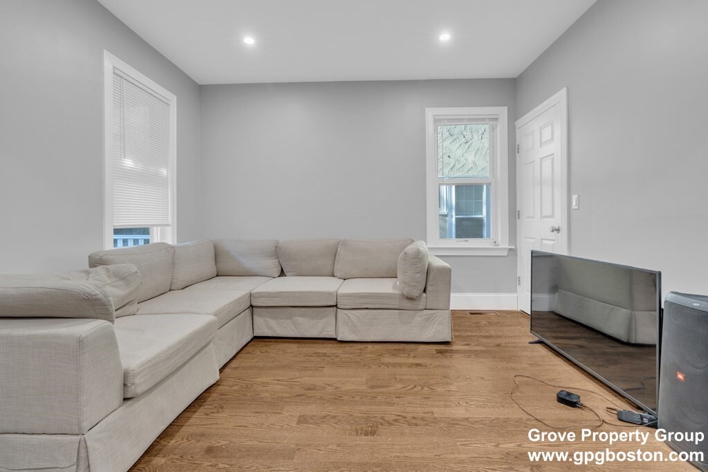 68 Harvest St, Dorchester