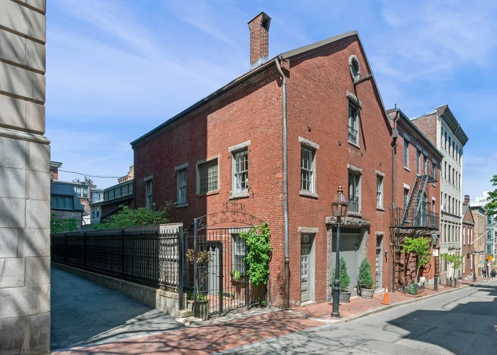 36 Joy St, Beacon Hill