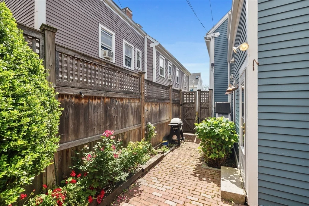 64 Pearl St, Charlestown