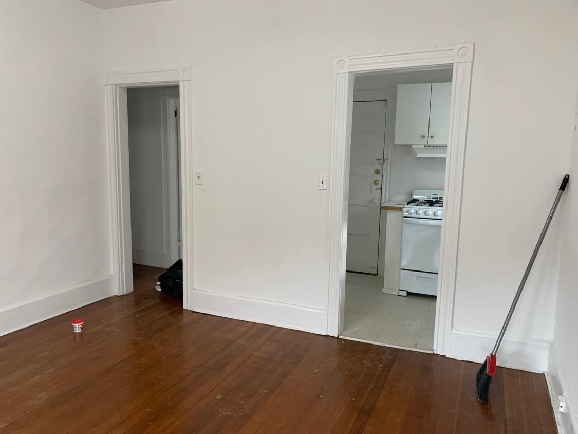 2 bed, 1 bath apartment for rent at 146 Oxford St Unit 8, Ward Two — photo 2 of 3