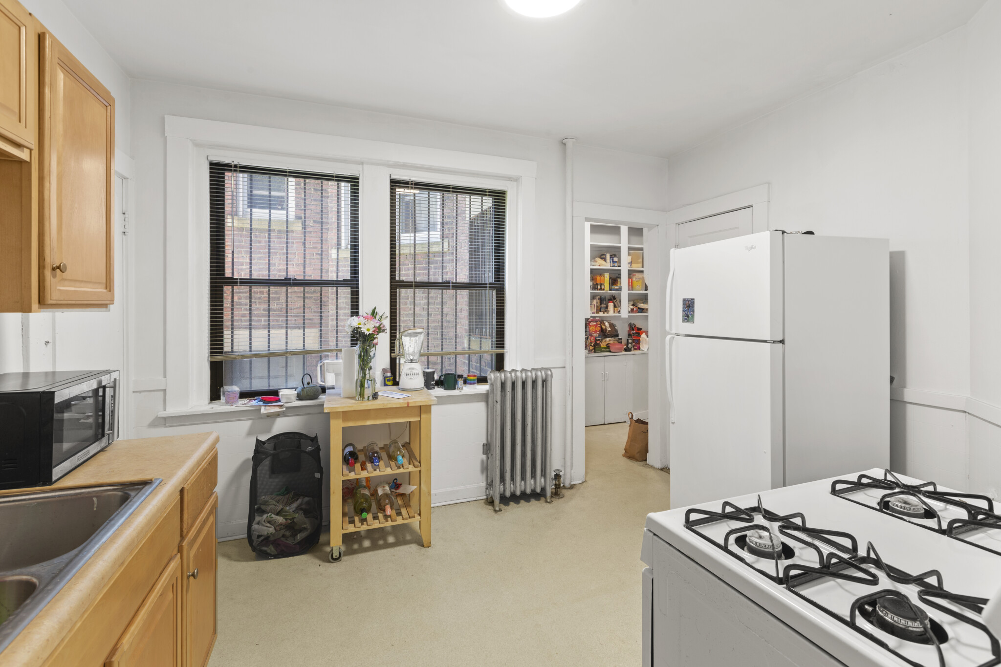 3 bed, 1 bath apartment for rent at 1462 Commonwealth Ave, Unit 1, Brighton — photo 1 of 3