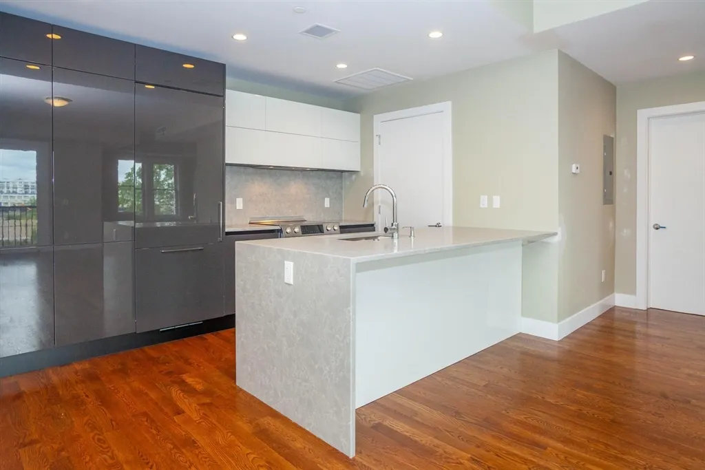 906 East 2nd St, South Boston