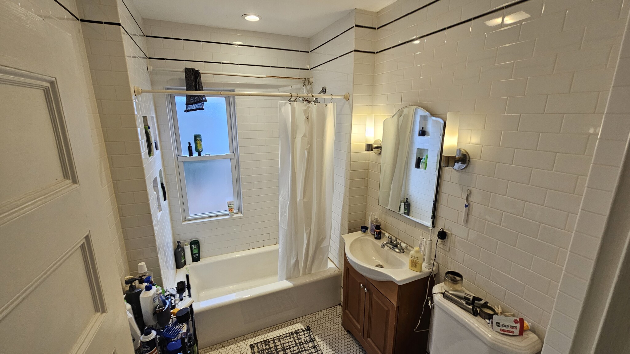 6 bed, 2.5 bath apartment for rent at 11 Woodstock Ave Unit 1, Brighton — photo 6 of 16
