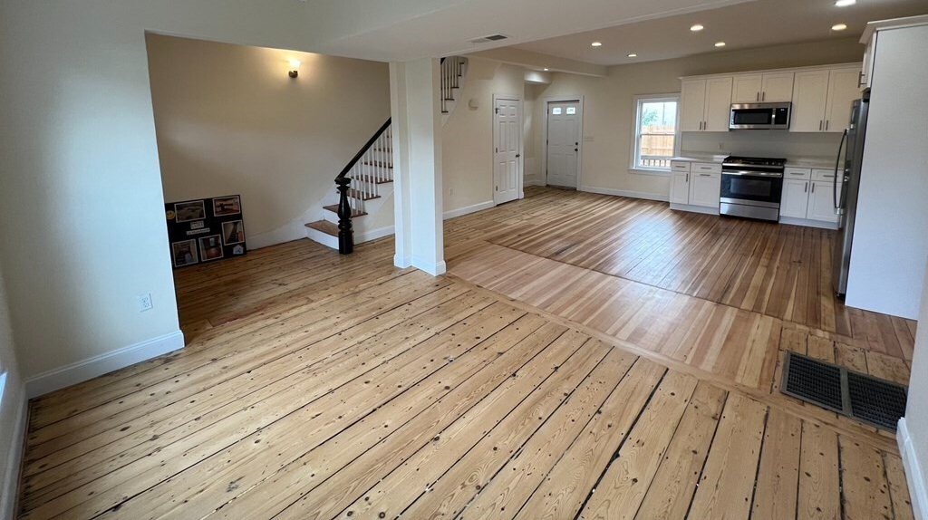 14 Humboldt Pl, South Boston