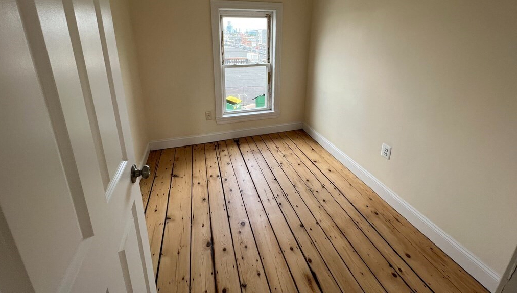 14 Humboldt Pl, South Boston