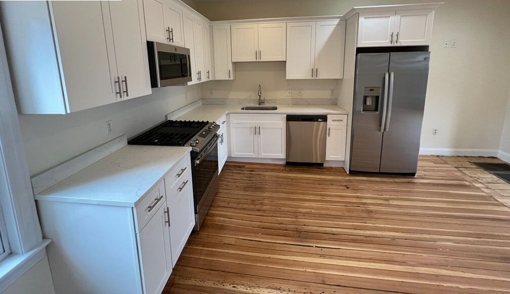 14 Humboldt Pl, South Boston