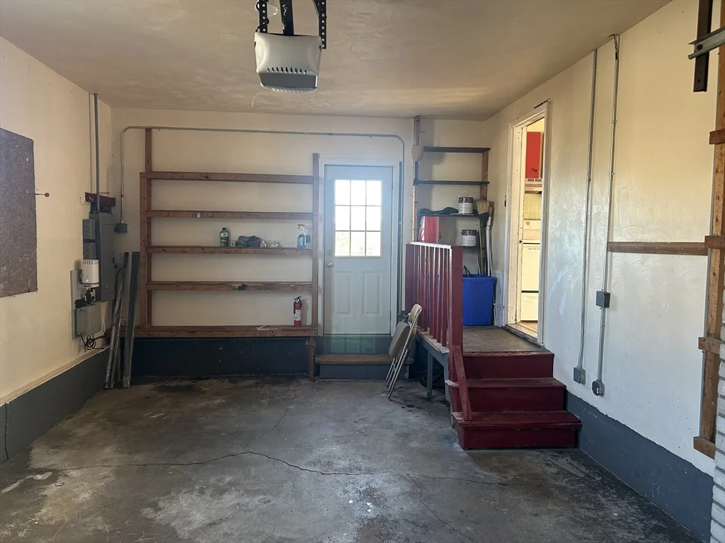 4 Meadowview Ln, Milford