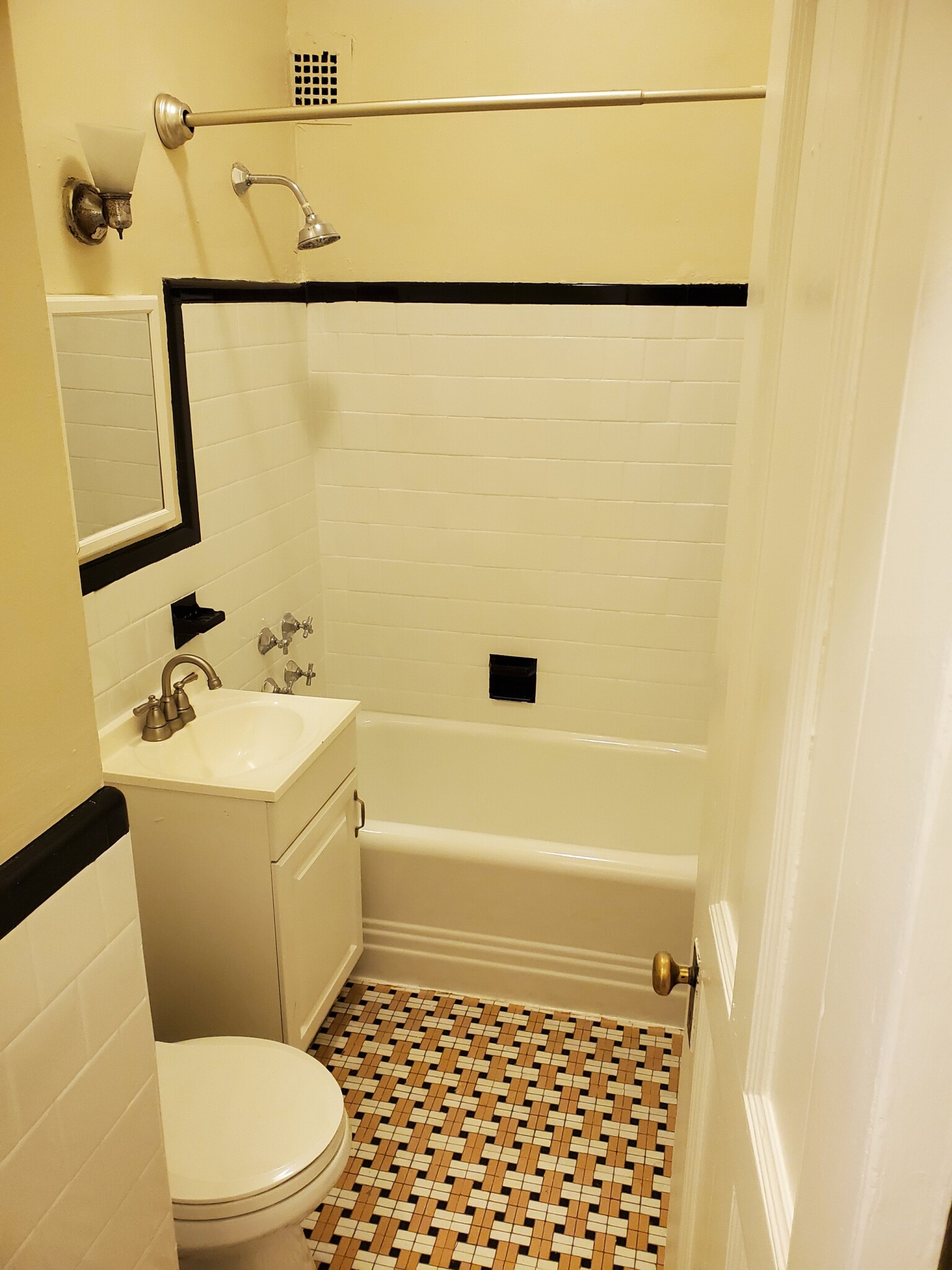 1 bed, 1 bath apartment for rent at 1470 Beacon St Unit 44., Coolidge Corner — photo 3 of 3