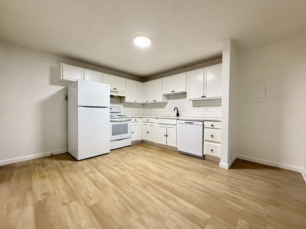 18 Pierce St, Foxboro