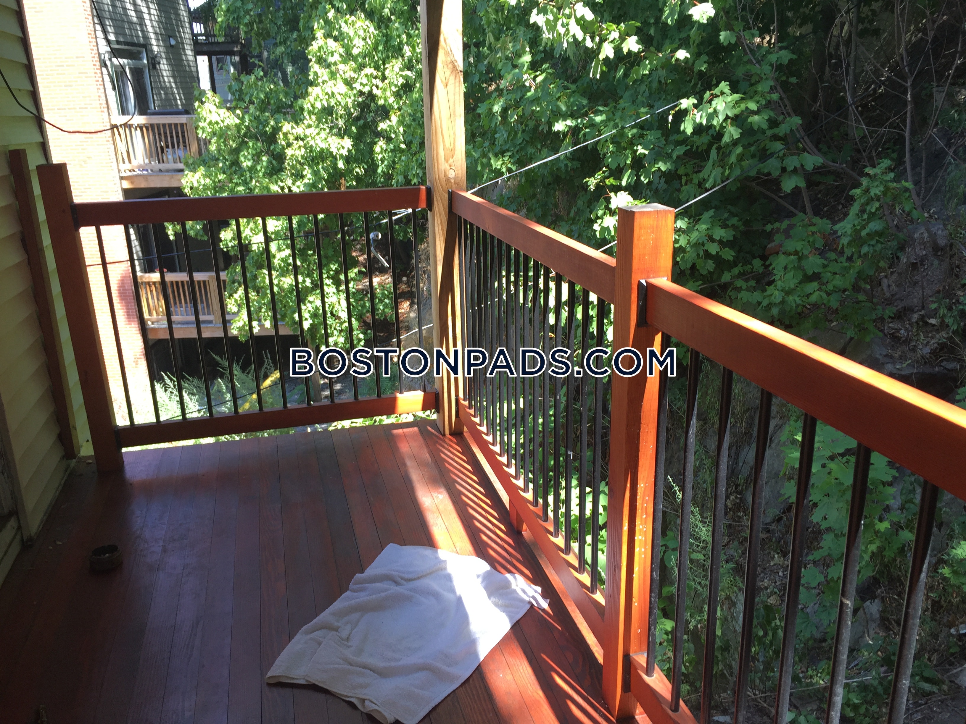 2.5 bed, 1 bath apartment for rent at 137 Marcella St Unit 3, Roxbury — photo 8 of 9