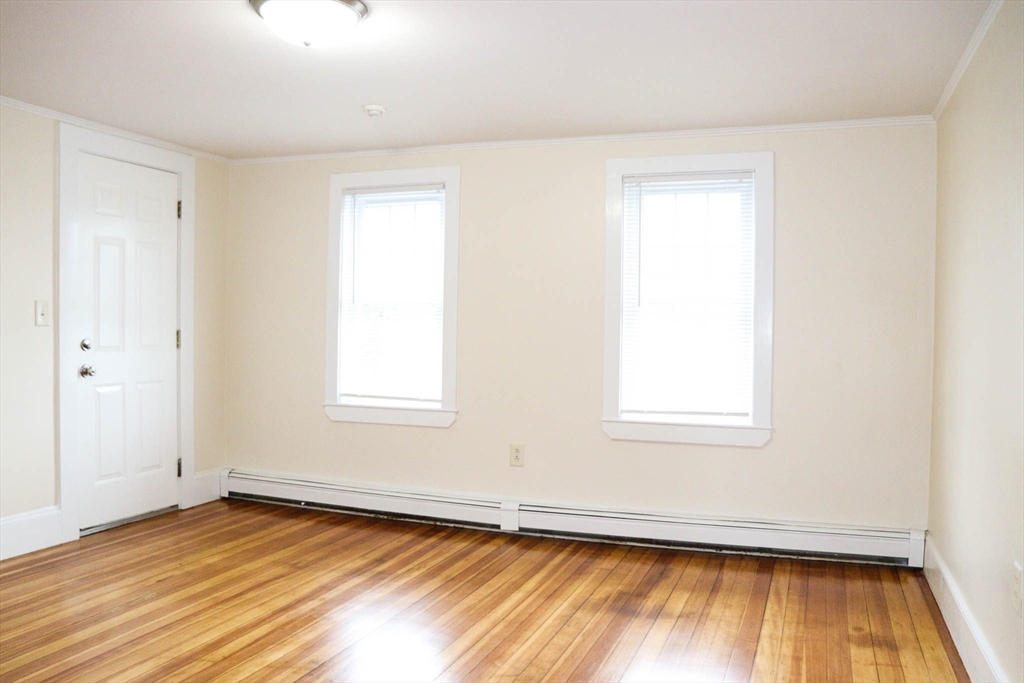 9 Forest Ave Ct, Plymouth