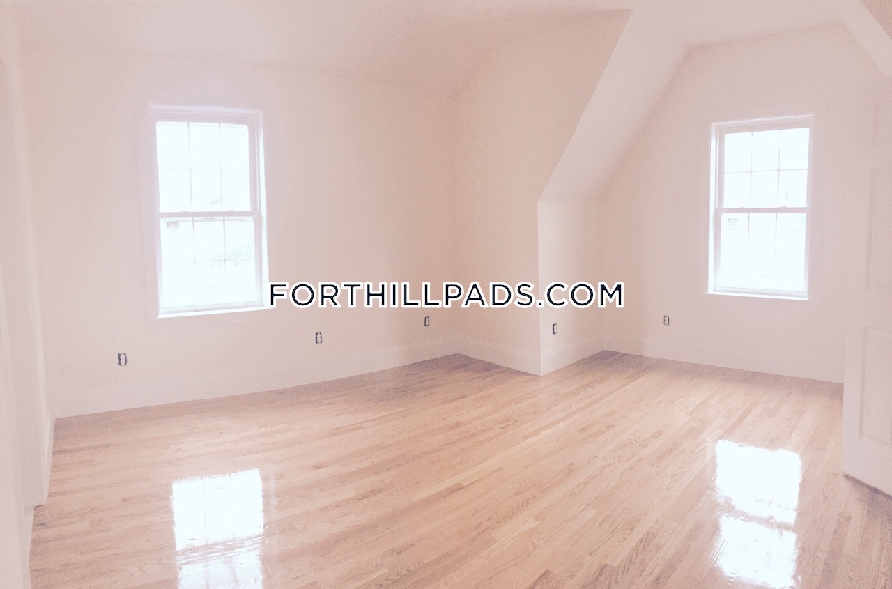 4 bed, 2.5 bath apartment for rent at 130 Roxbury St Unit 1, Roxbury — photo 21 of 24