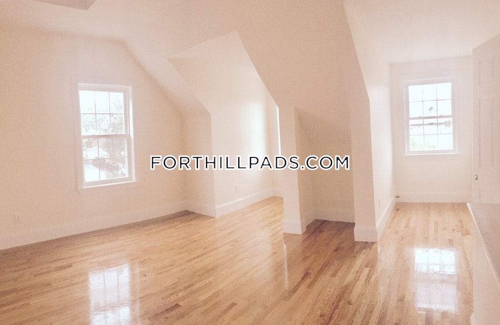 4 bed, 2.5 bath apartment for rent at 130 Roxbury St Unit 1, Roxbury — photo 19 of 24