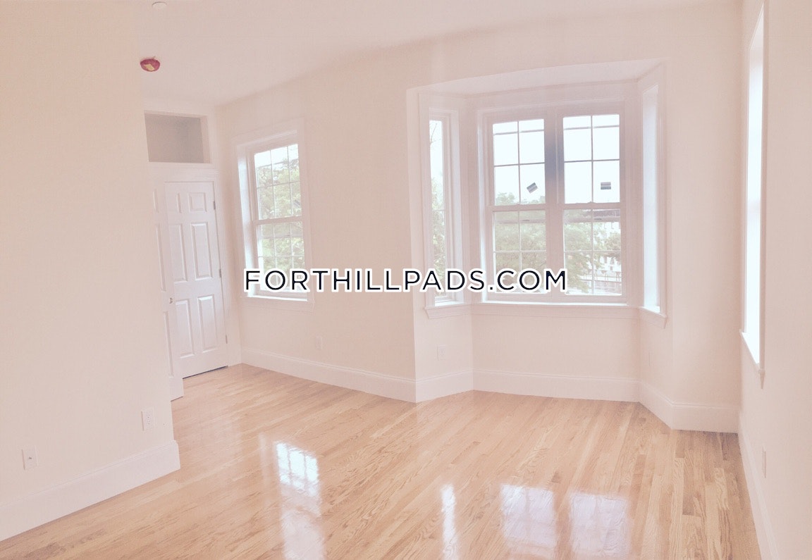 4 bed, 2.5 bath apartment for rent at 130 Roxbury St Unit 1, Roxbury — photo 20 of 24