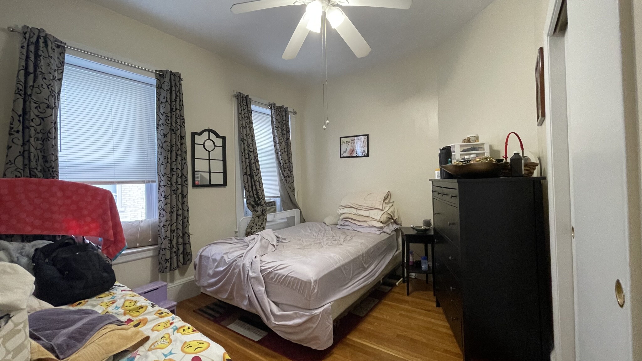 1.5 bed, 1 bath apartment for rent at 1477 Beacon St Unit 6, Coolidge Corner — photo 2 of 6