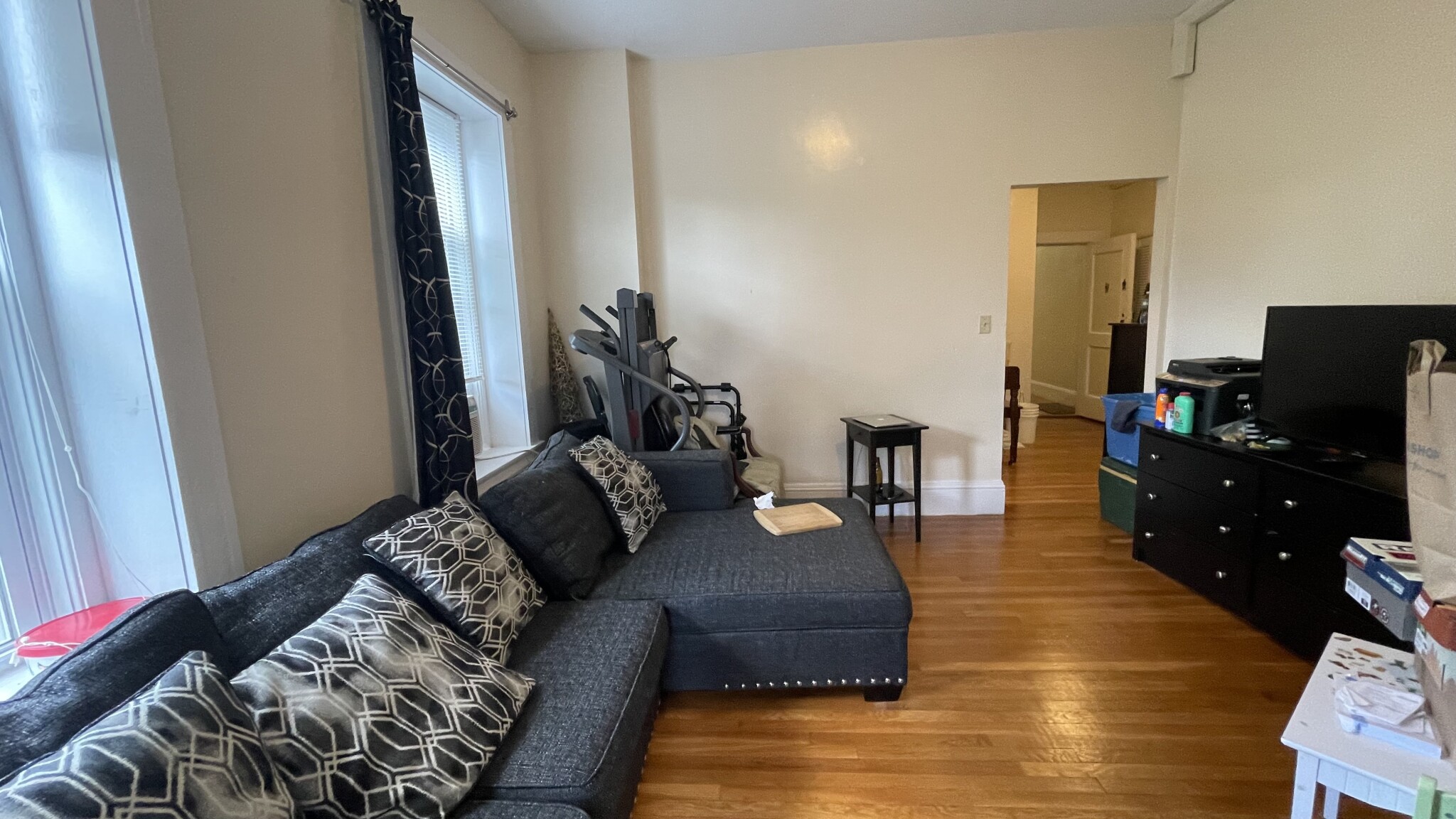 1.5 bed, 1 bath apartment for rent at 1477 Beacon St Unit 6, Coolidge Corner — photo 3 of 6