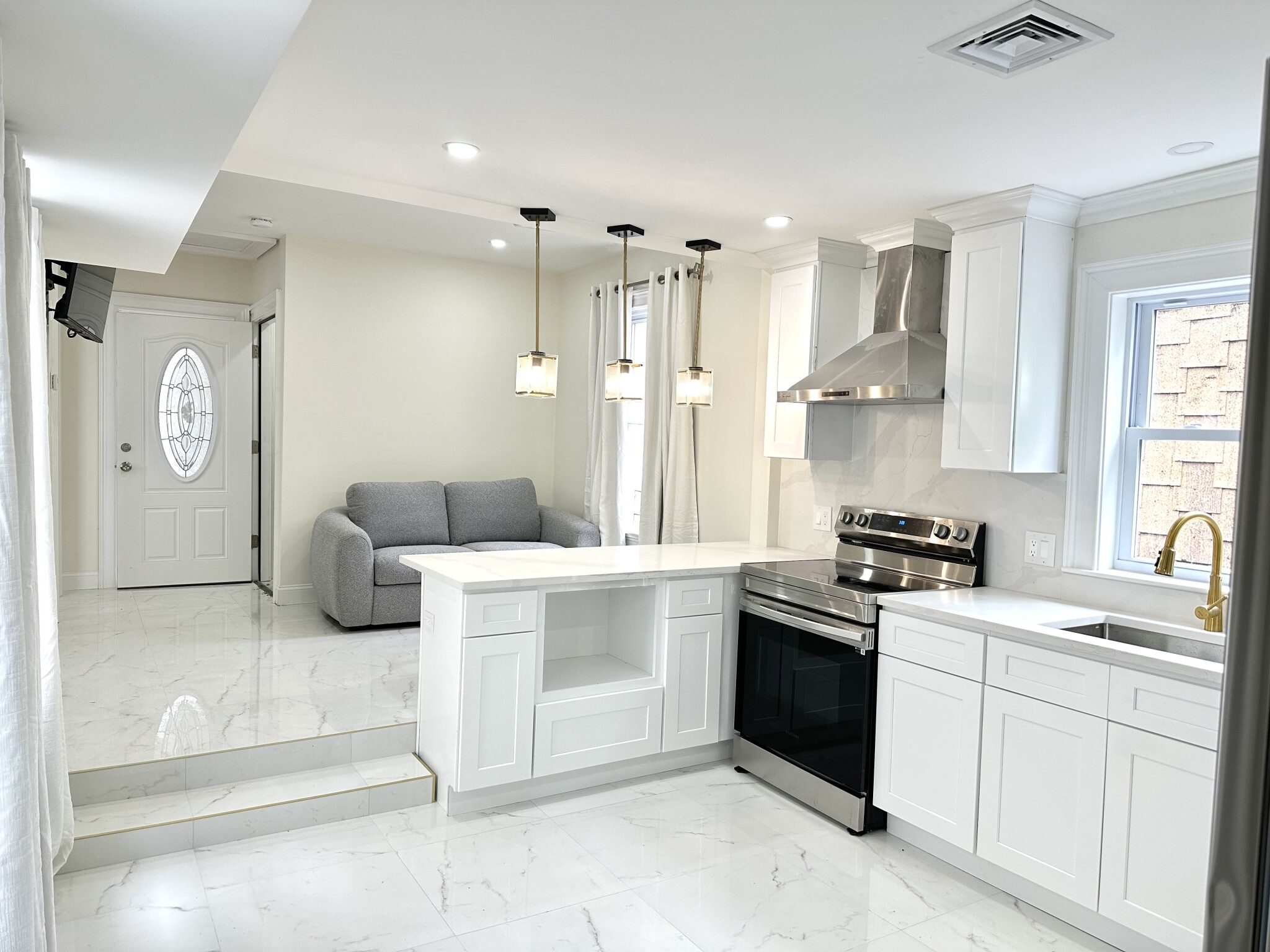 11 Burrell St, Roxbury