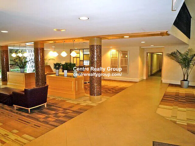 101 Monmouth Ct, Longwood