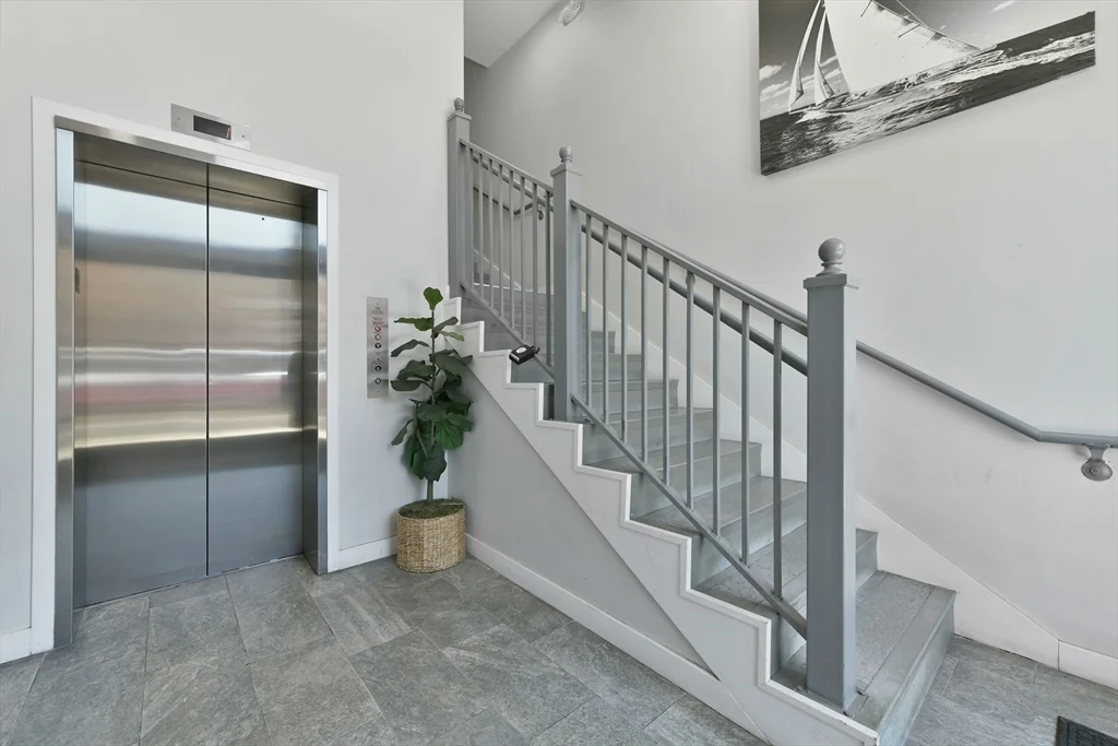 64 Market, Lynn