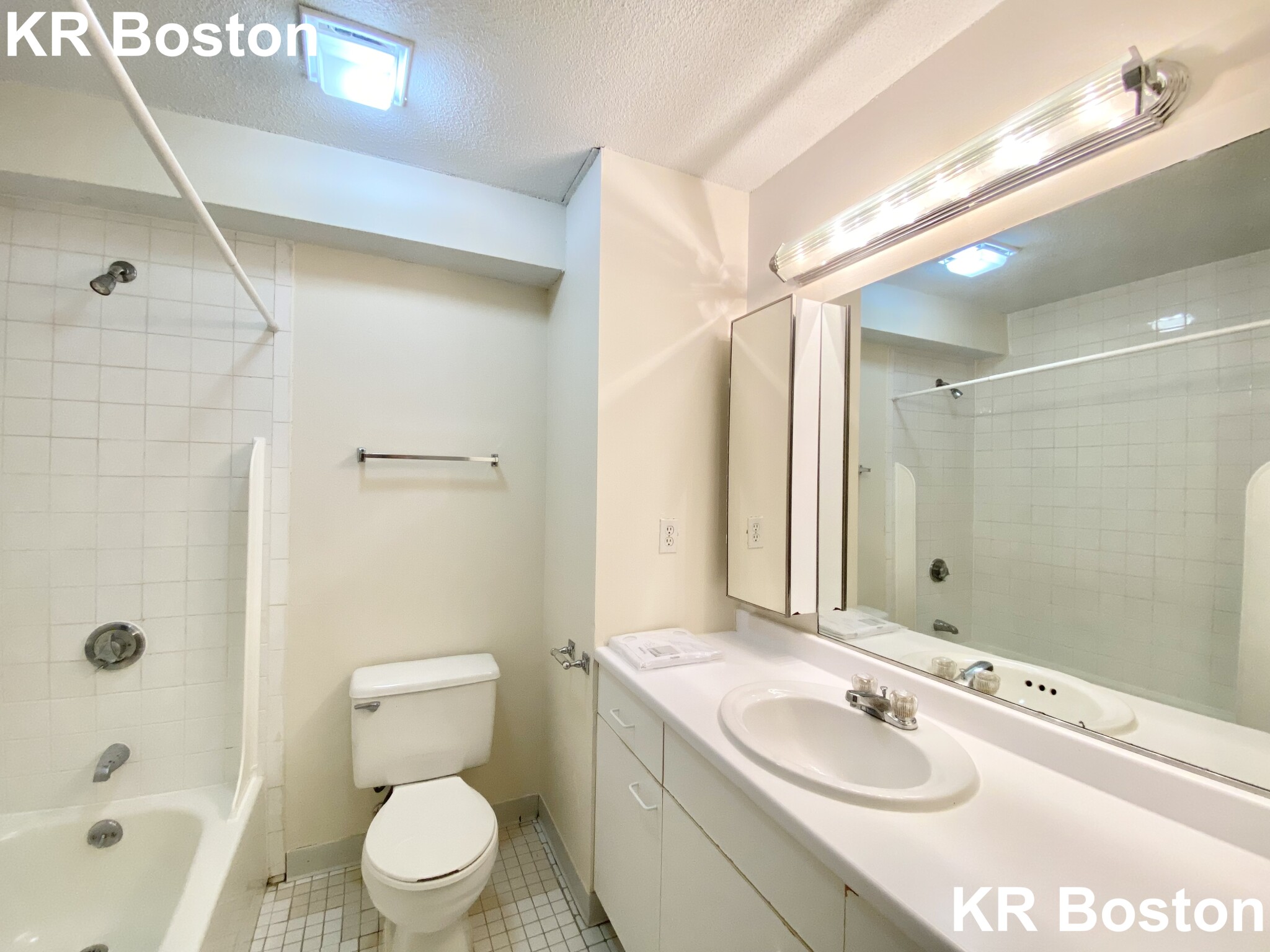2 bed, 1.5 bath apartment for rent at 143 North Beacon St Unit A3, Brighton — photo 3 of 5
