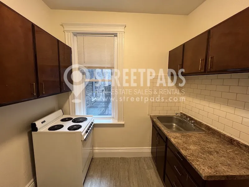 27 Park Dr, Fenway