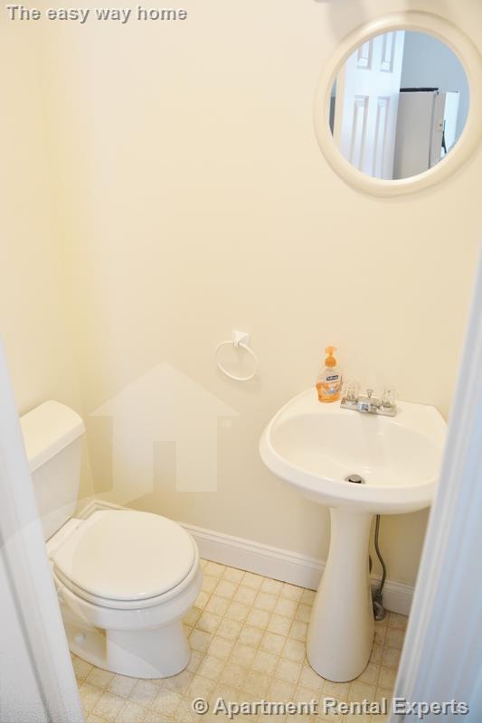 52 Simpson Ave, Davis Square