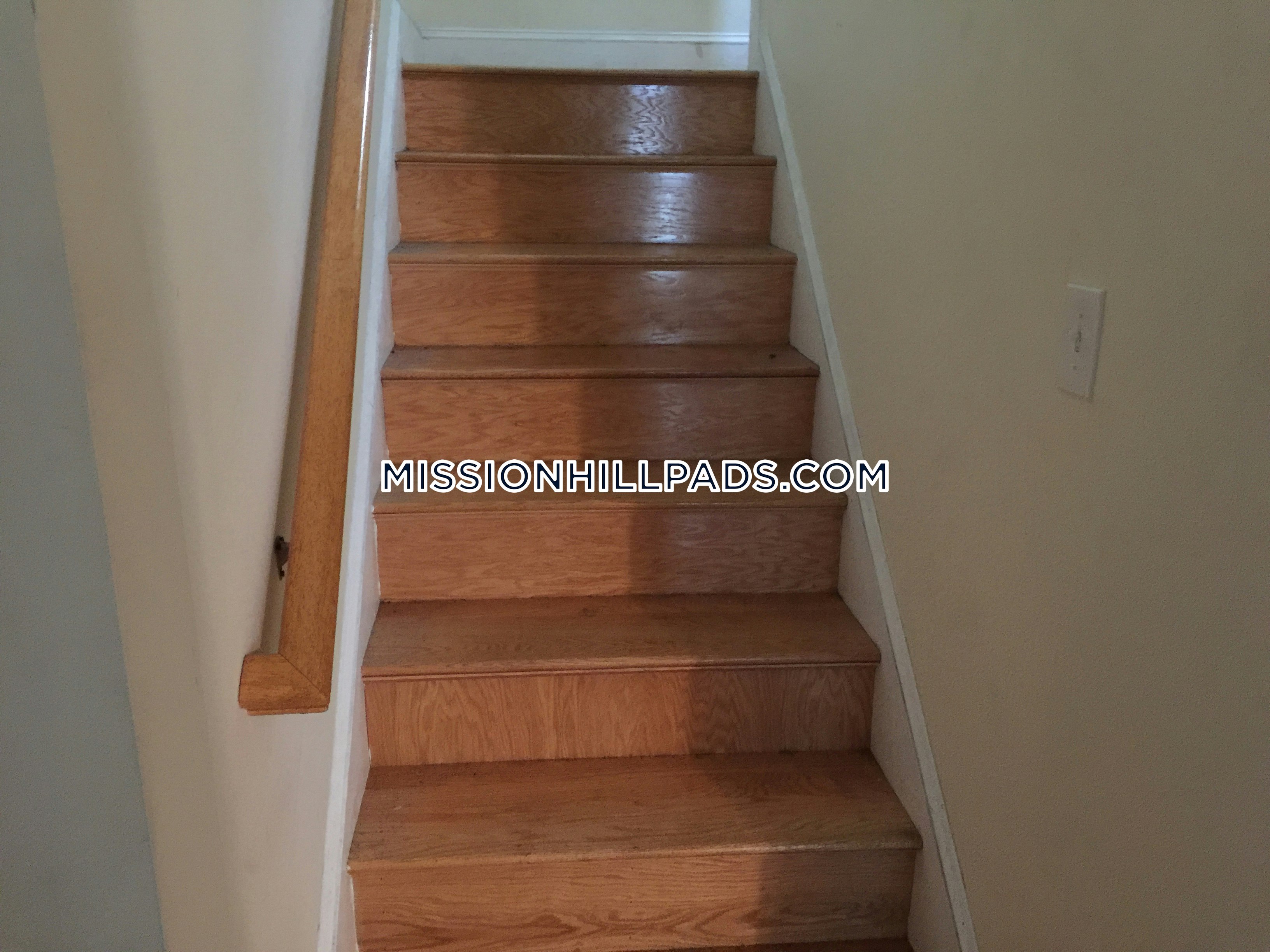 6 bed, 2.5 bath apartment for rent at 1 Sachem St Unit U3, Mission Hill — photo 10 of 45