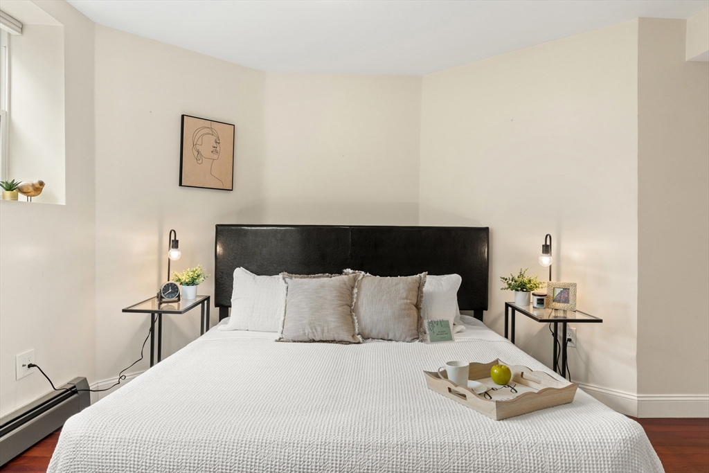 15 Millmont St, Roxbury