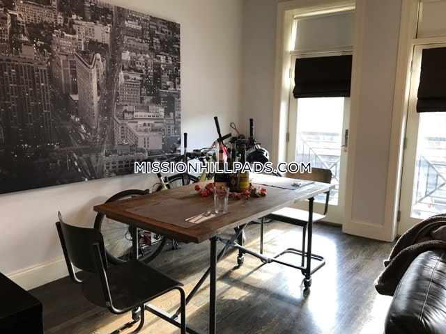 4 bed, 2.5 bath apartment for rent at 1435 Tremont St Unit 1, Mission Hill — photo 2 of 14