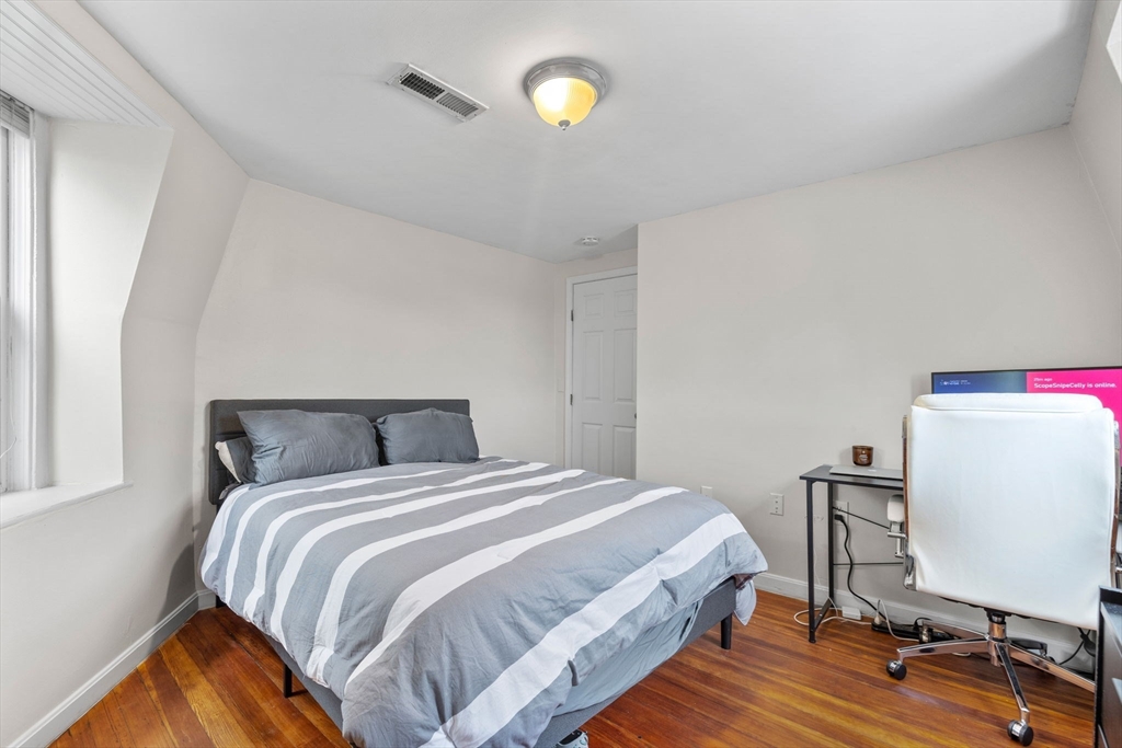 528 Medford, Charlestown