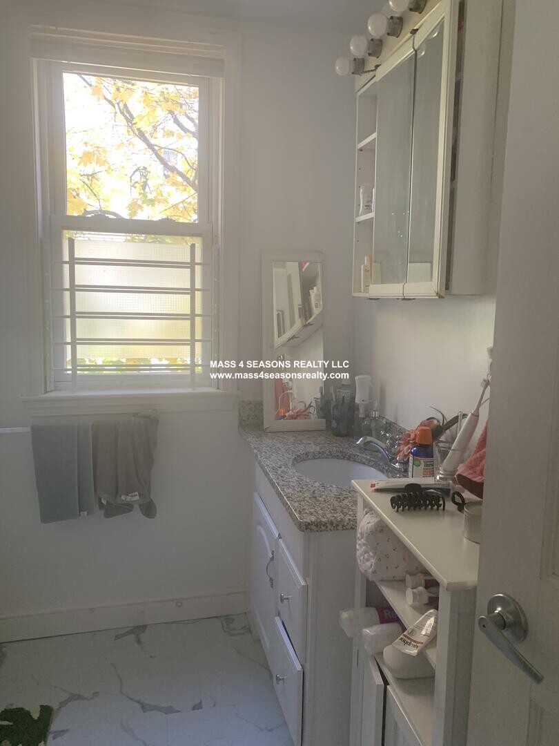 22 Fisher Ave, Mission Hill