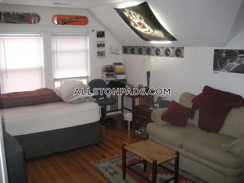 4 bed, 1 bath apartment for rent at 51 Gardner St Unit U1, Allston — photo 10 of 22