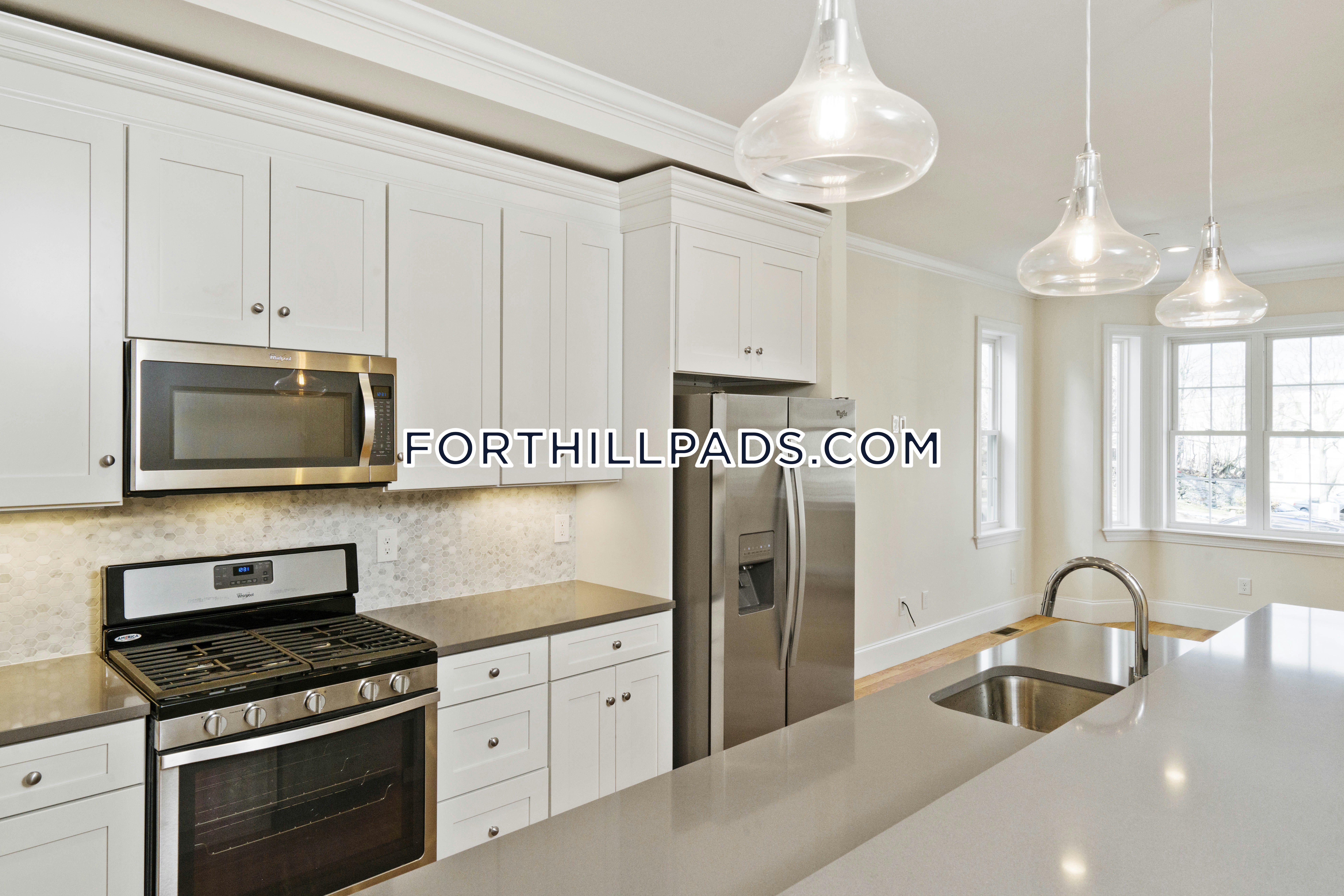 4 bed, 2.5 bath apartment for rent at 130 Roxbury St Unit 1, Roxbury — photo 3 of 24