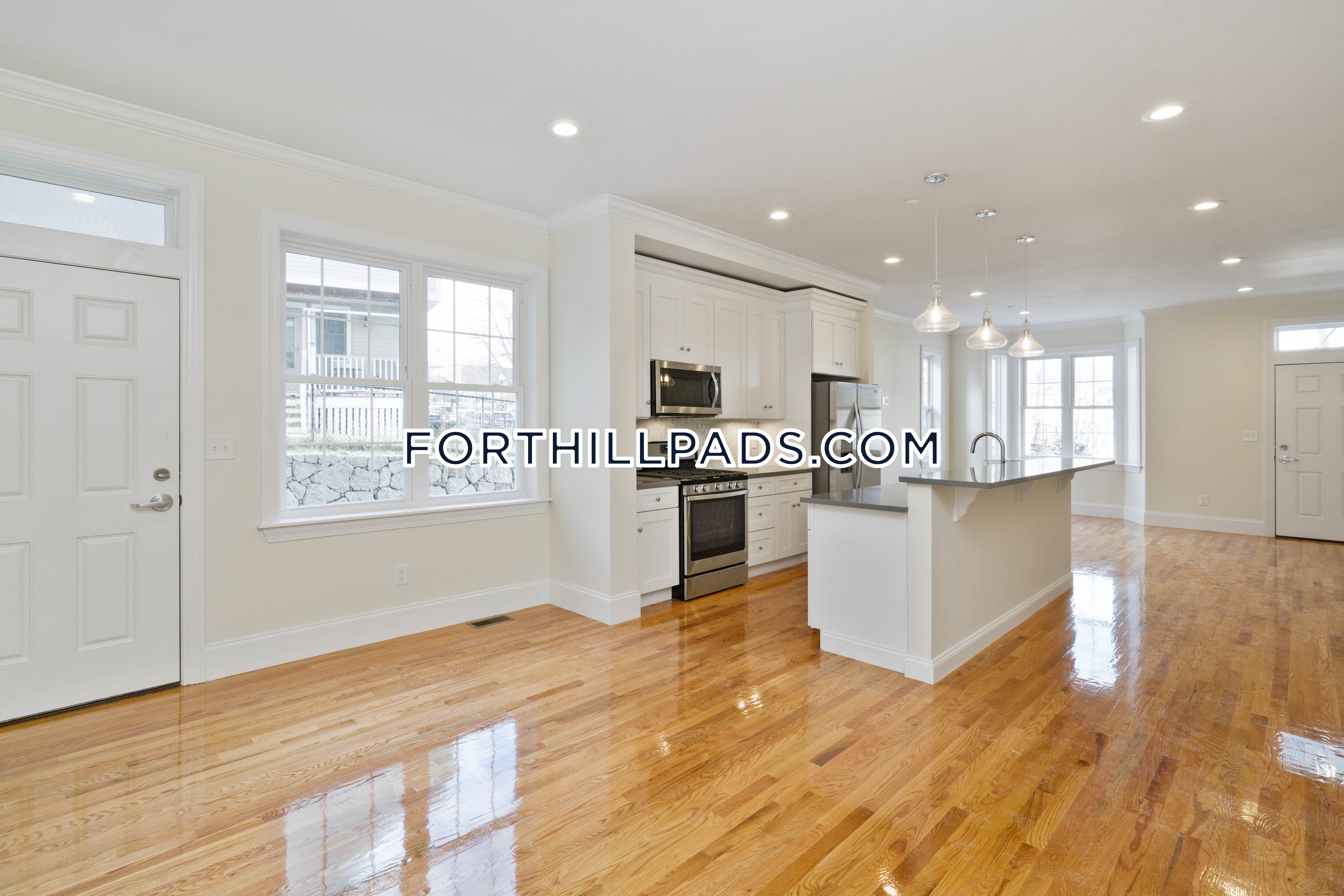 4 bed, 2.5 bath apartment for rent at 130 Roxbury St Unit 1, Roxbury — photo 1 of 24