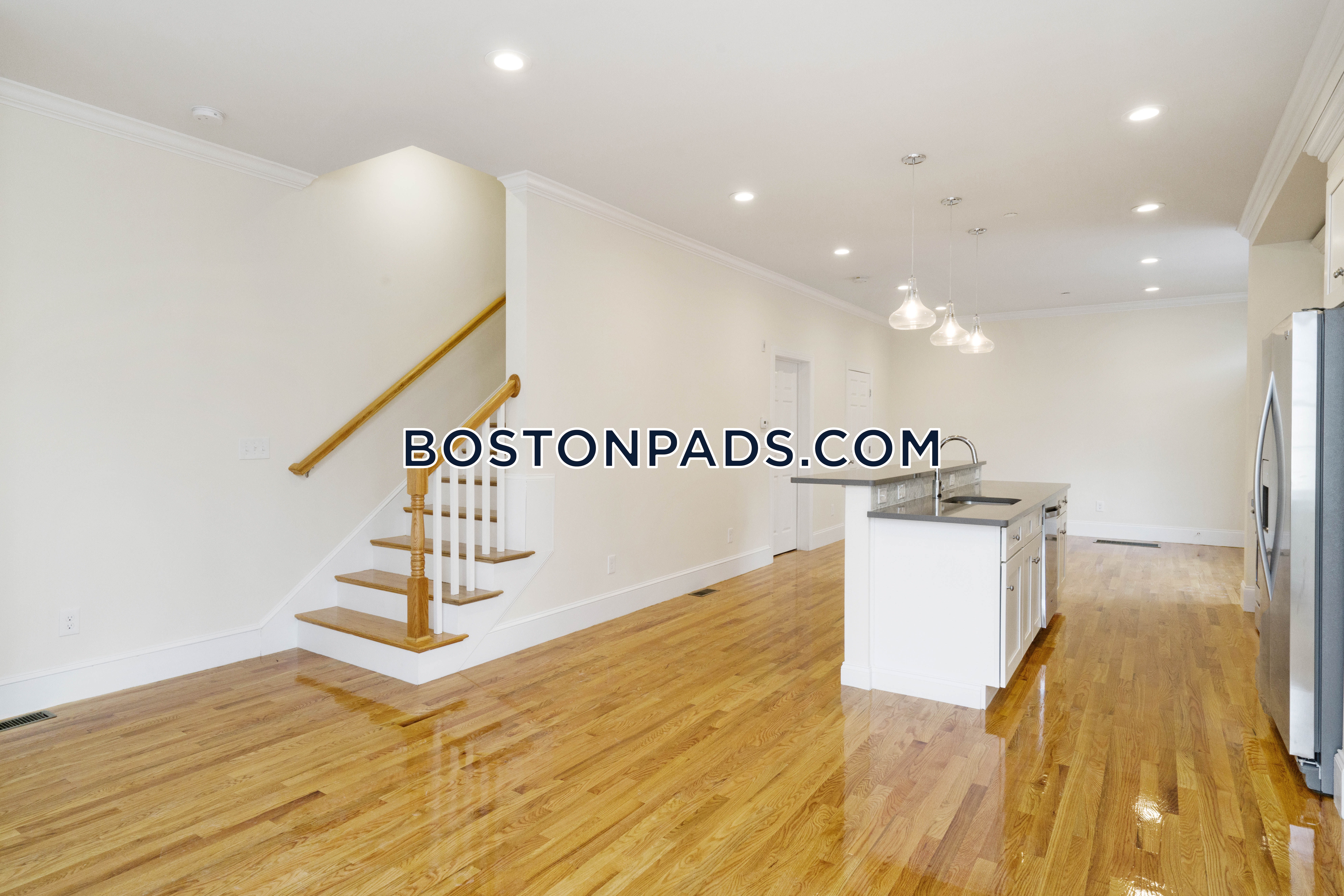 4 bed, 2.5 bath apartment for rent at 130 Roxbury St Unit 1, Roxbury — photo 5 of 24
