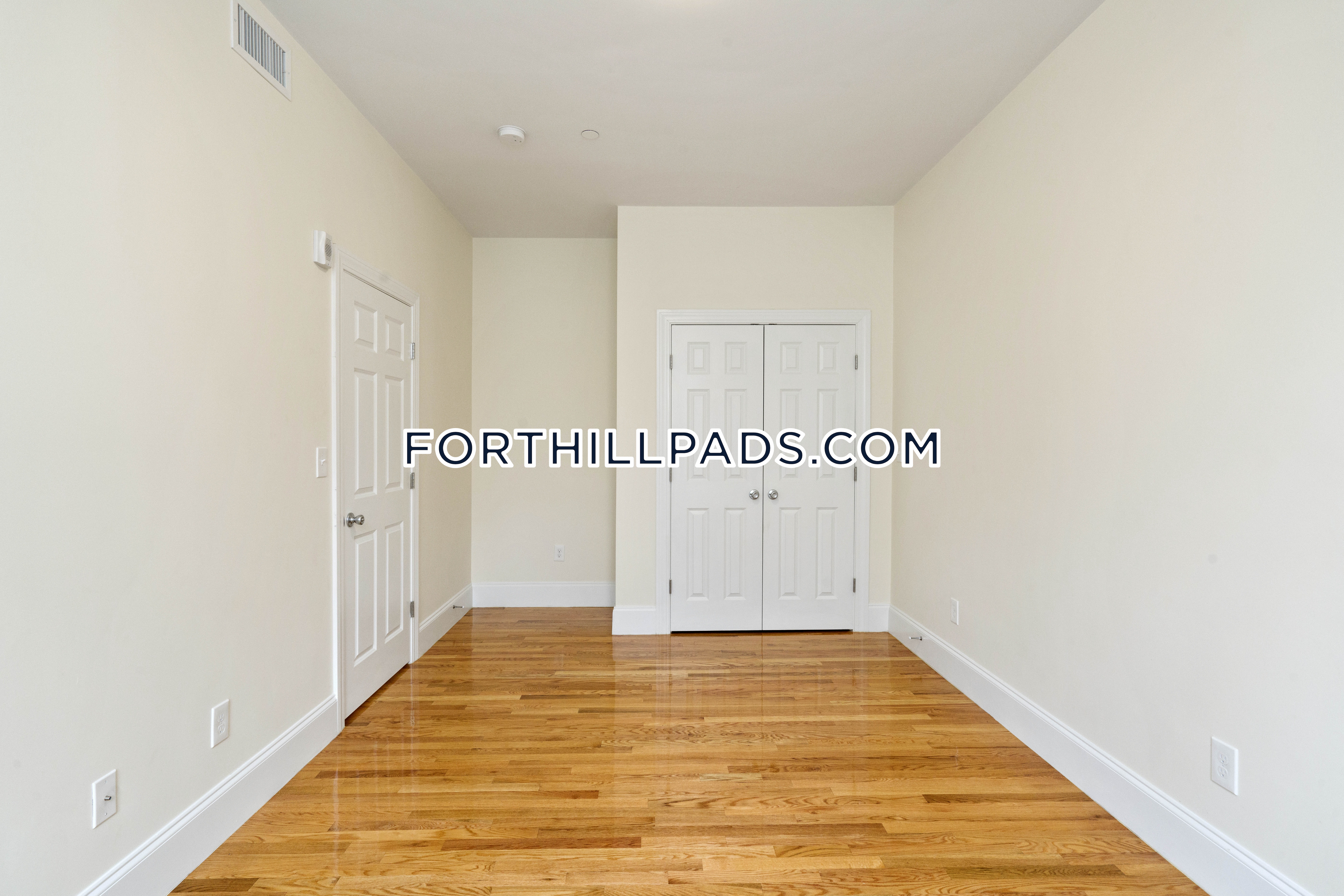 4 bed, 2.5 bath apartment for rent at 130 Roxbury St Unit 1, Roxbury — photo 10 of 24