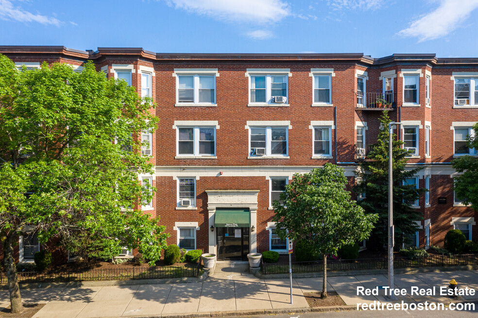 11 Barrows St, Allston