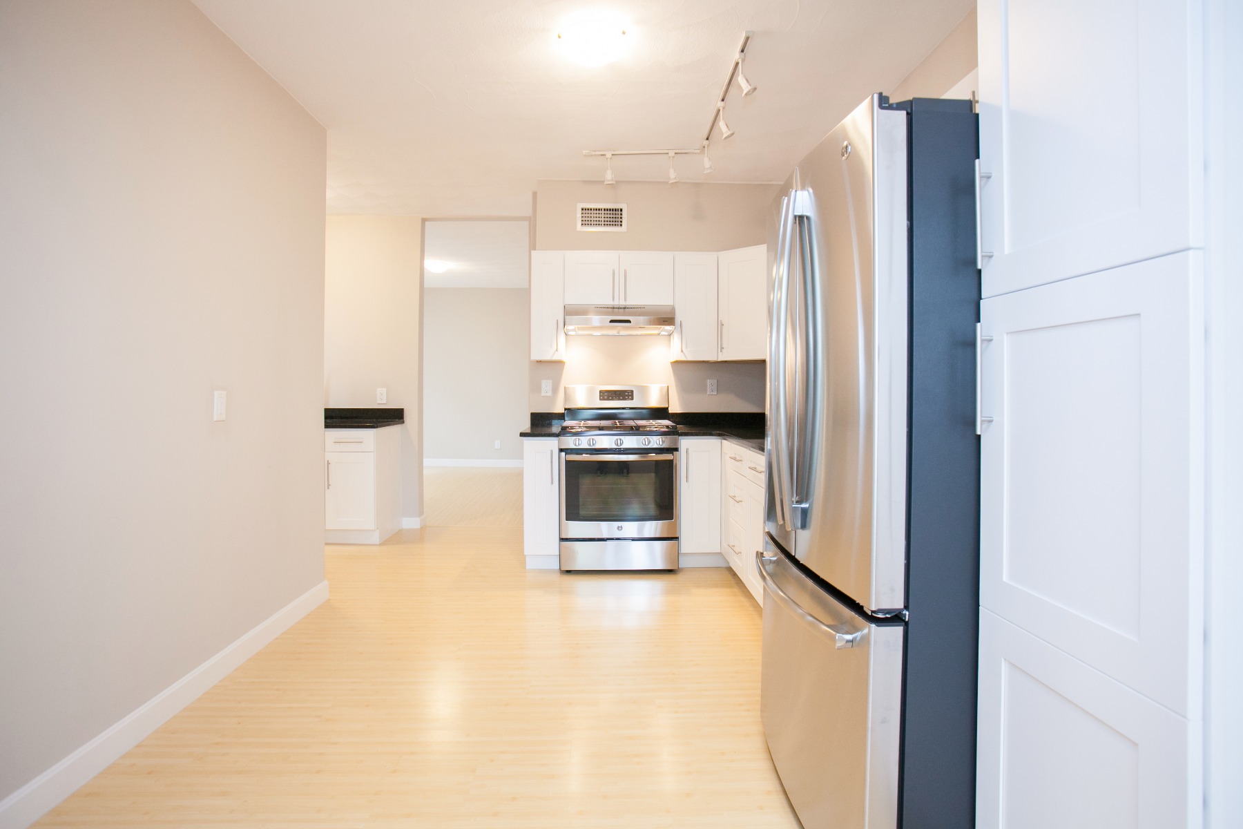 33 Bromfield Rd, Tufts