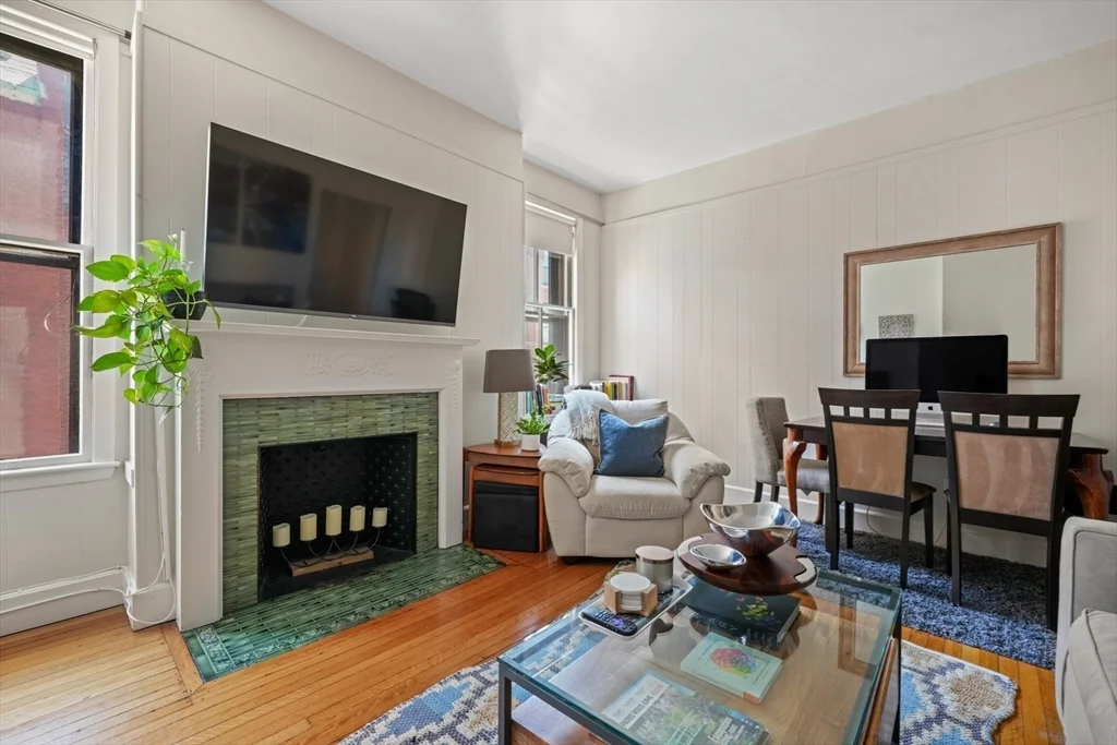 14 Gloucester St, Back Bay